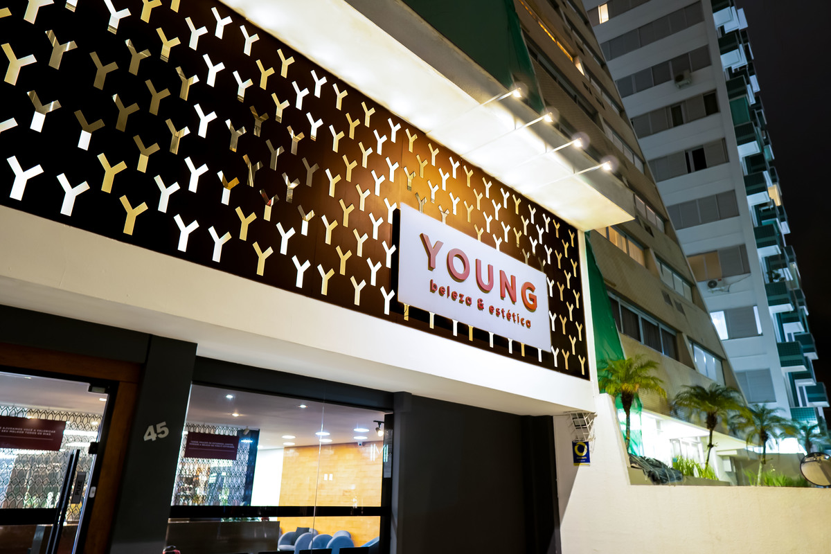 YOUNG BELZA · Samantha Retratista