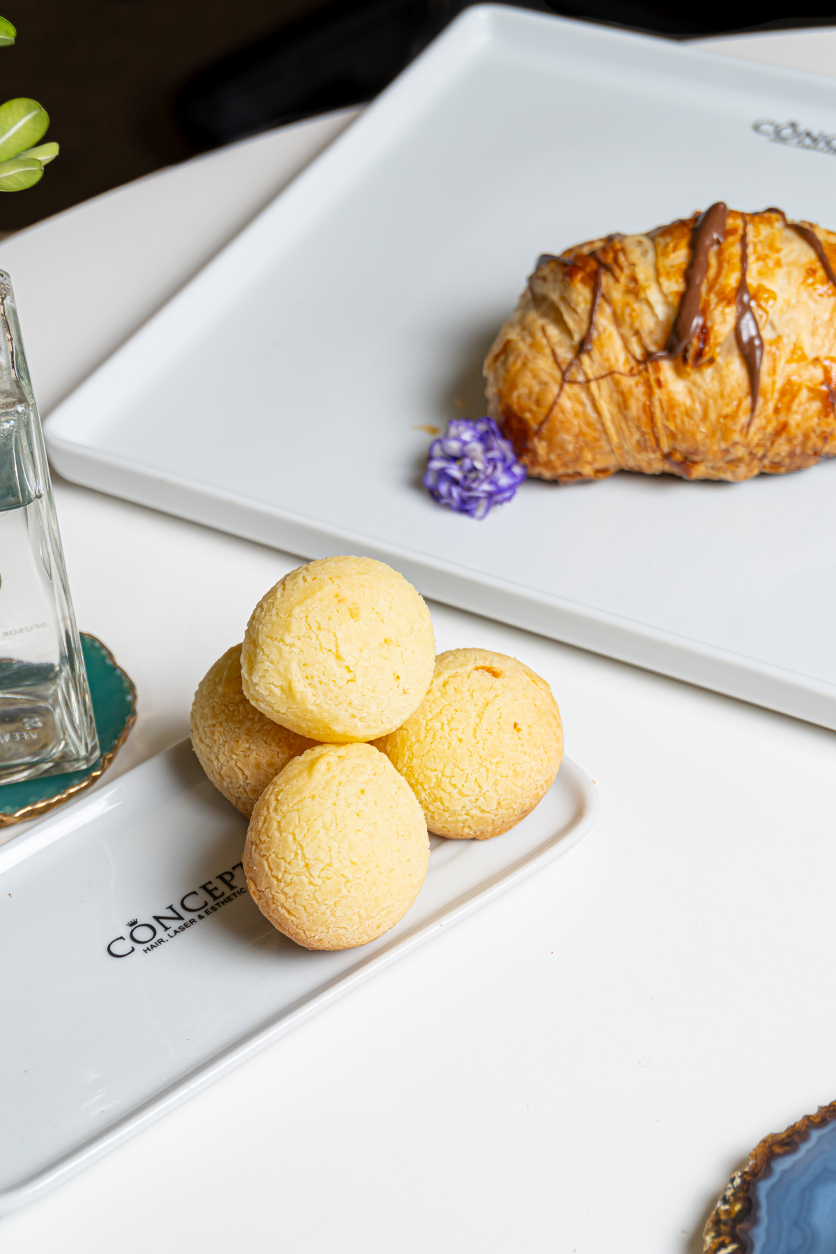 CONCEPT CAFÉ LOUNGE · Samantha Retratista