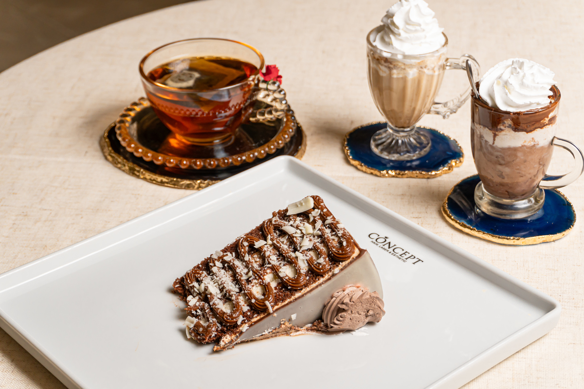 CONCEPT CAFÉ LOUNGE · Samantha Retratista