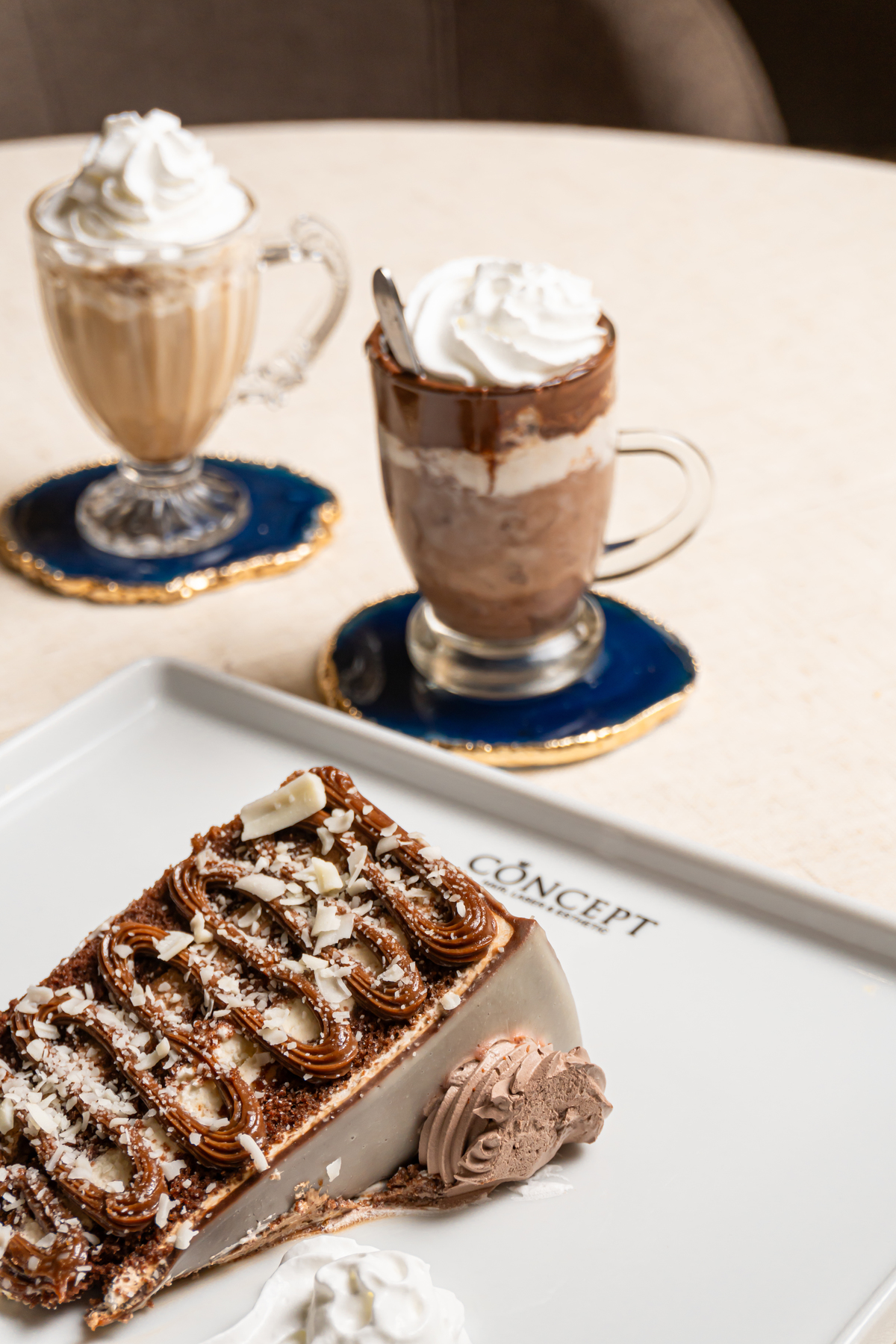 CONCEPT CAFÉ LOUNGE · Samantha Retratista