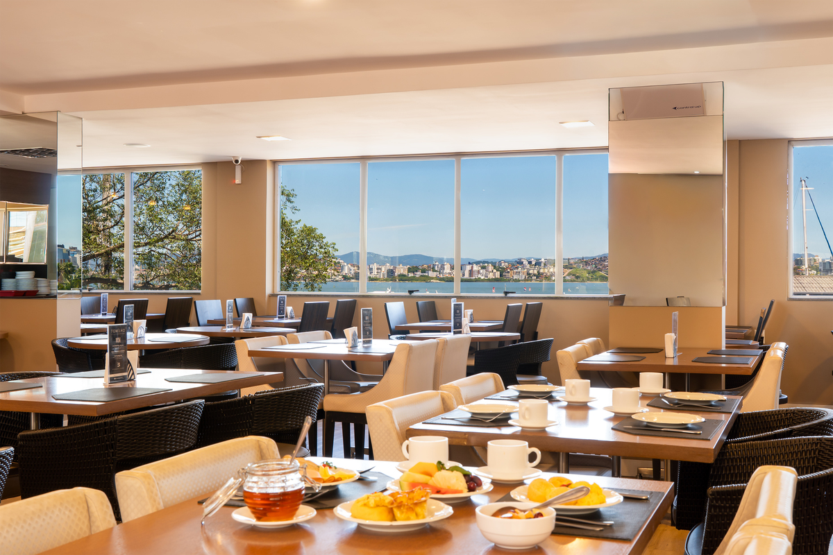 IATE HOTEL · Samantha Retratista