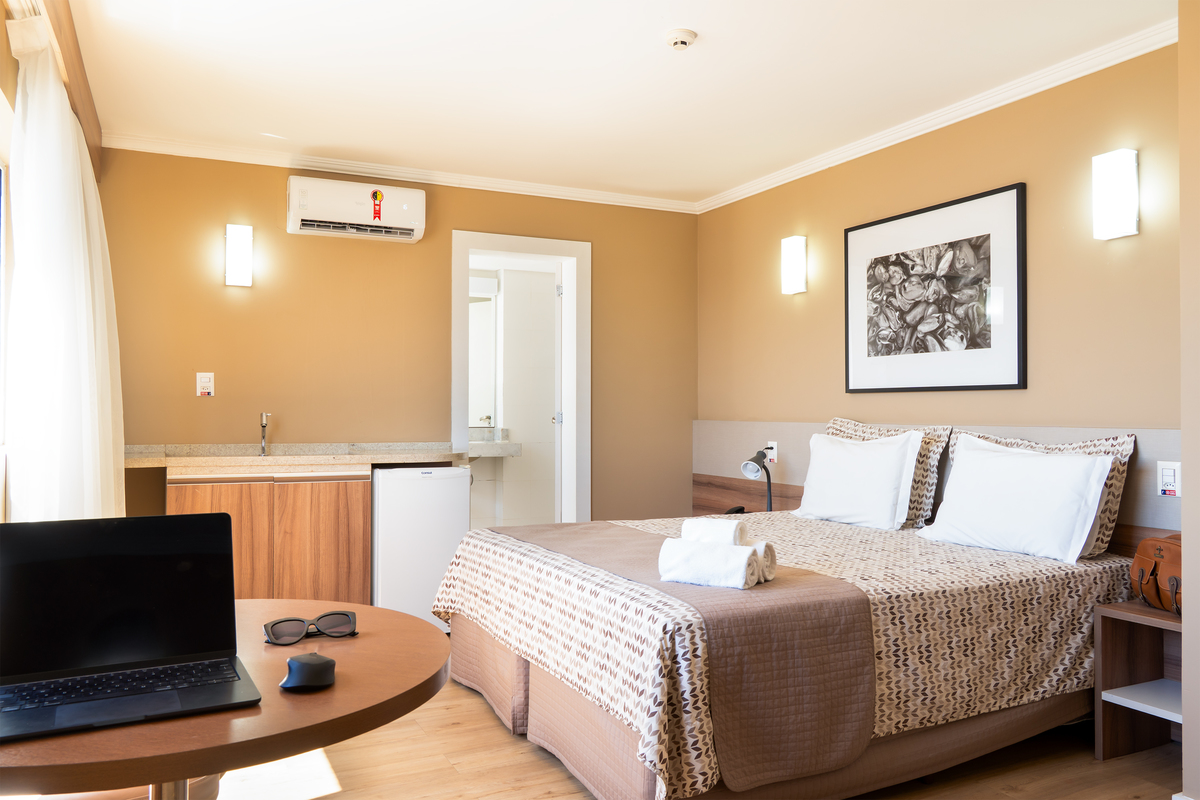 IATE HOTEL · Samantha Retratista