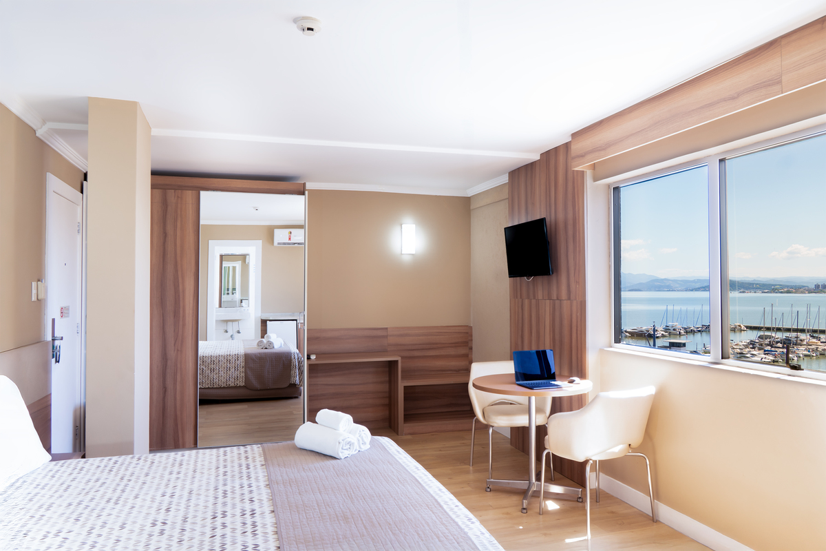 IATE HOTEL · Samantha Retratista