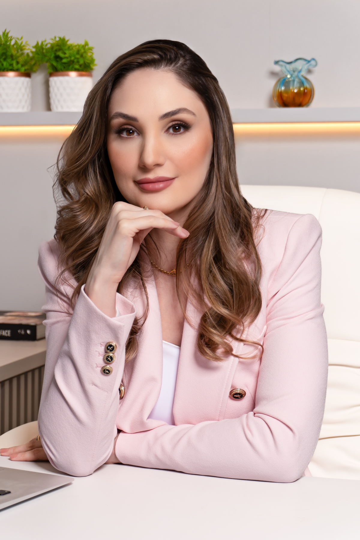 DRA STEPHANIE - Dermatologista · Samantha Retratista